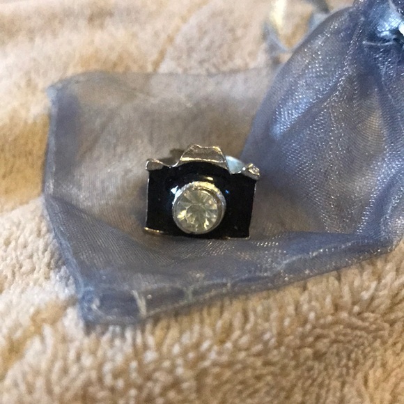 Silver black enamel Camera with crystal flash 📸 - Picture 2 of 4